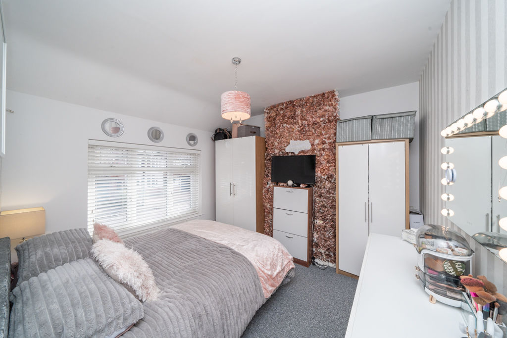 Bedroom- click for photo gallery